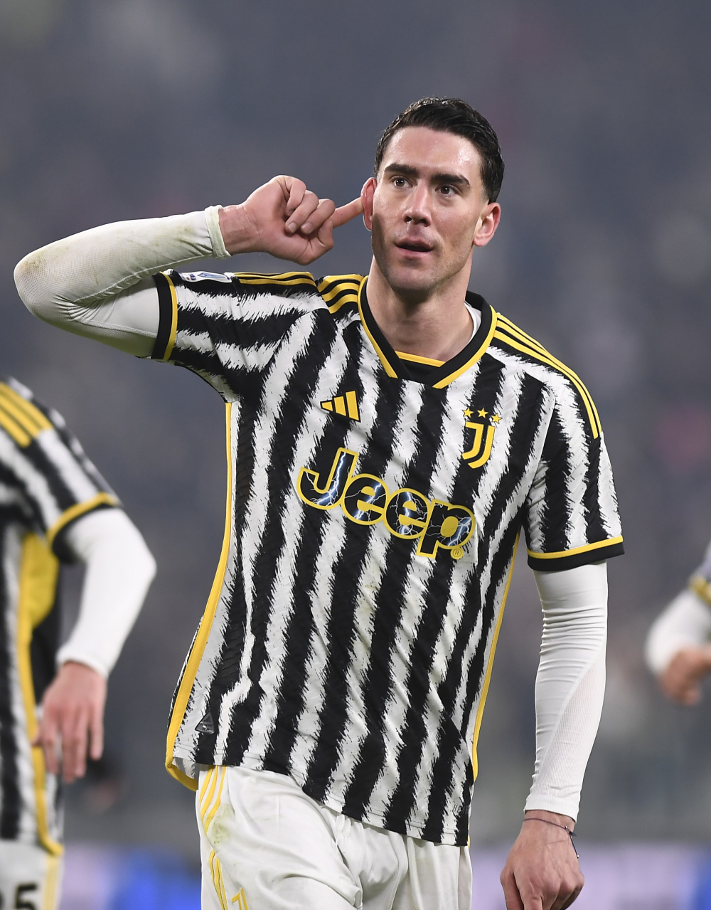 [NBA]格林单打东契奇 后撤步三分命中