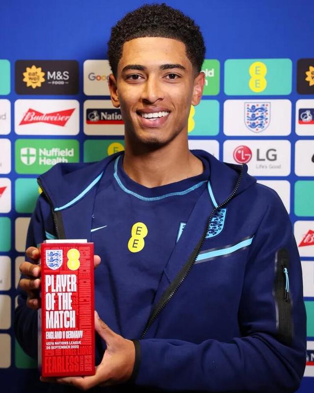 22分17板！小杨终于打成了奥尼尔！31+19+16+13！登哥真炸了！