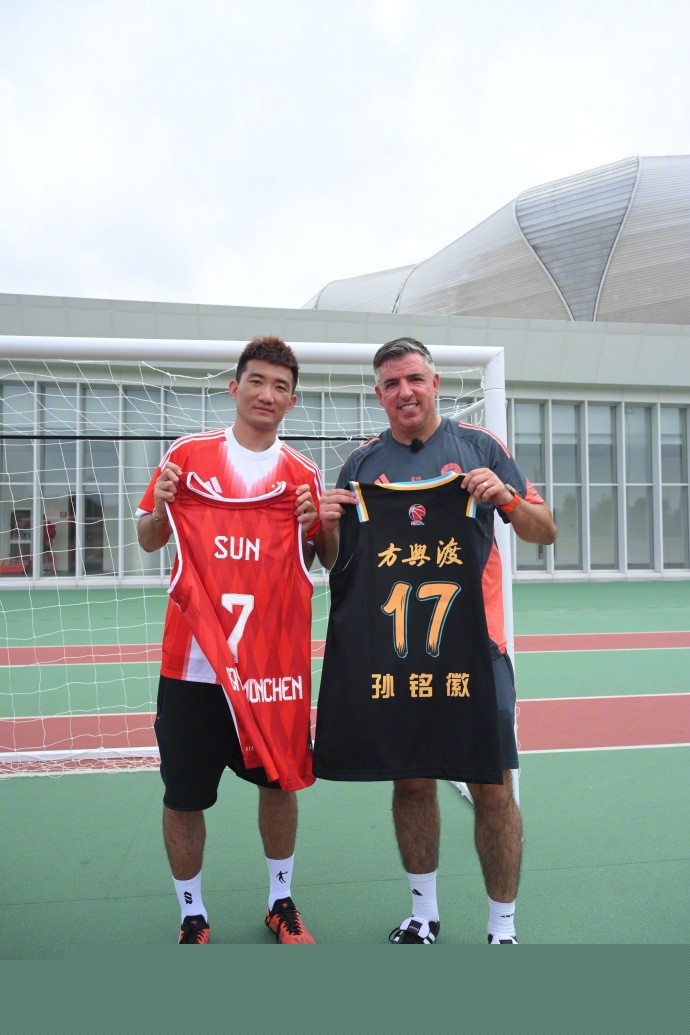 快船31分惨败！布朗50+5创纪录，小卡22+3怀特爆发，哈登18+3全队最低